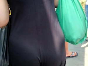 Big blond delicioUs walking black Loirona Carnuda desfilando