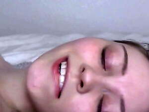 Casual sex between two amateur friends on the bed