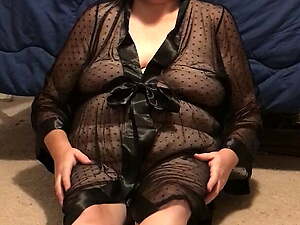 BBW Naomi shares a secret.